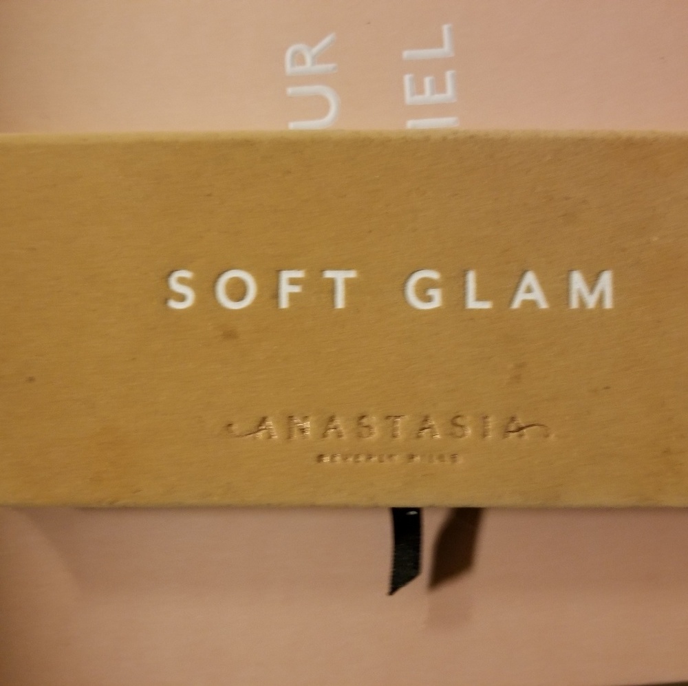 Anastasia Beverly Hills Soft Glam Palette